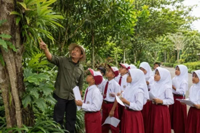 Field Trip Kelas VI Madrasia ke Kebun Raya, Belajar Sains Langsung dari Alam